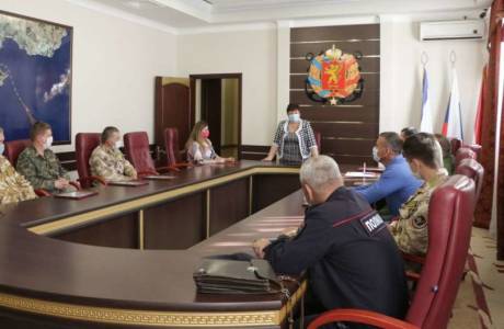 Город-герой Керчь наградами отметил поисковиков ДОСААФ